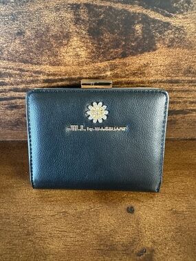 JILL by JILLSTUART Black Floral Accent Leather Wallet